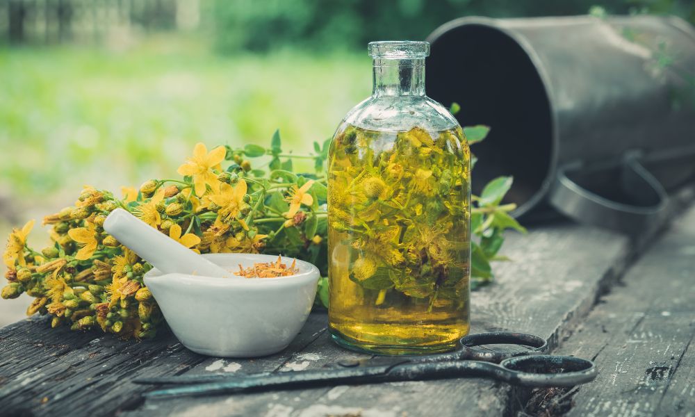 Beneficios del Aceite de Hipérico para Dolores Musculares
